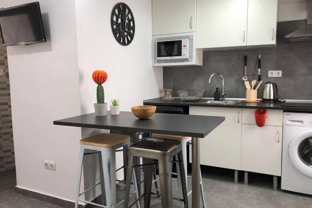 Апартаменти M4 Cool Terrace. 1 Min To Metro. 15 Min To Center Есплуґес-де-Льобреґат Екстер'єр фото